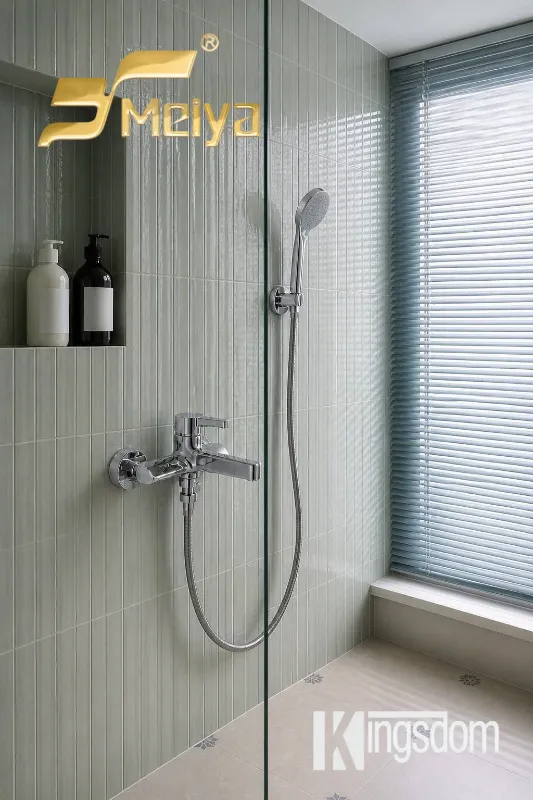 Máy trộn bồn tắm treo tường Chrome góc cạnh